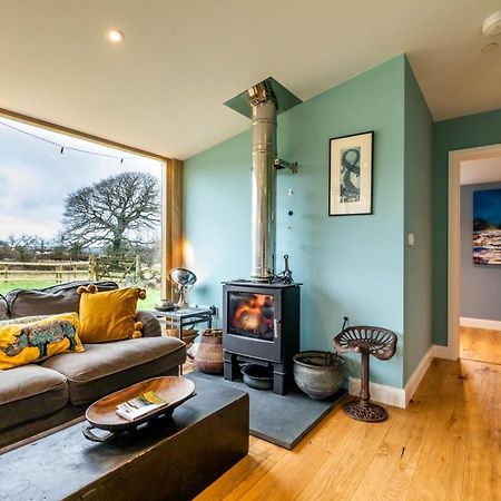 Penrhiw - A Country Cottage With Mountain Views Newport  Exterior foto